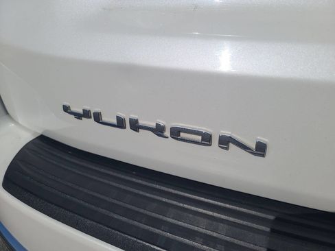 Used 2021 GMC Yukon XL Denali w/ Denali Premium Package image 8