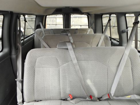 Used 2017 Chevrolet Express 2500 LS image 27