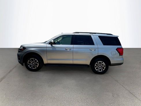 Used 2024 Ford Expedition XLT AWD/4WD image 7