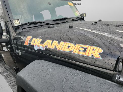 Used 2010 Jeep Wrangler Unlimited Islander image 21