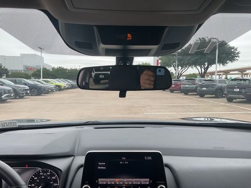 Used 2025 Nissan Rogue SV FWD image 18