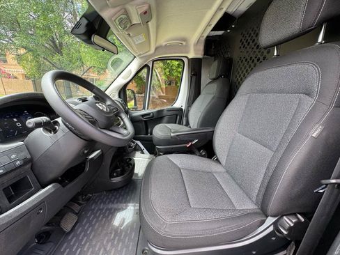 Used 2025 RAM ProMaster 2500 w/ U-Haul Equipment Group FWD image 44