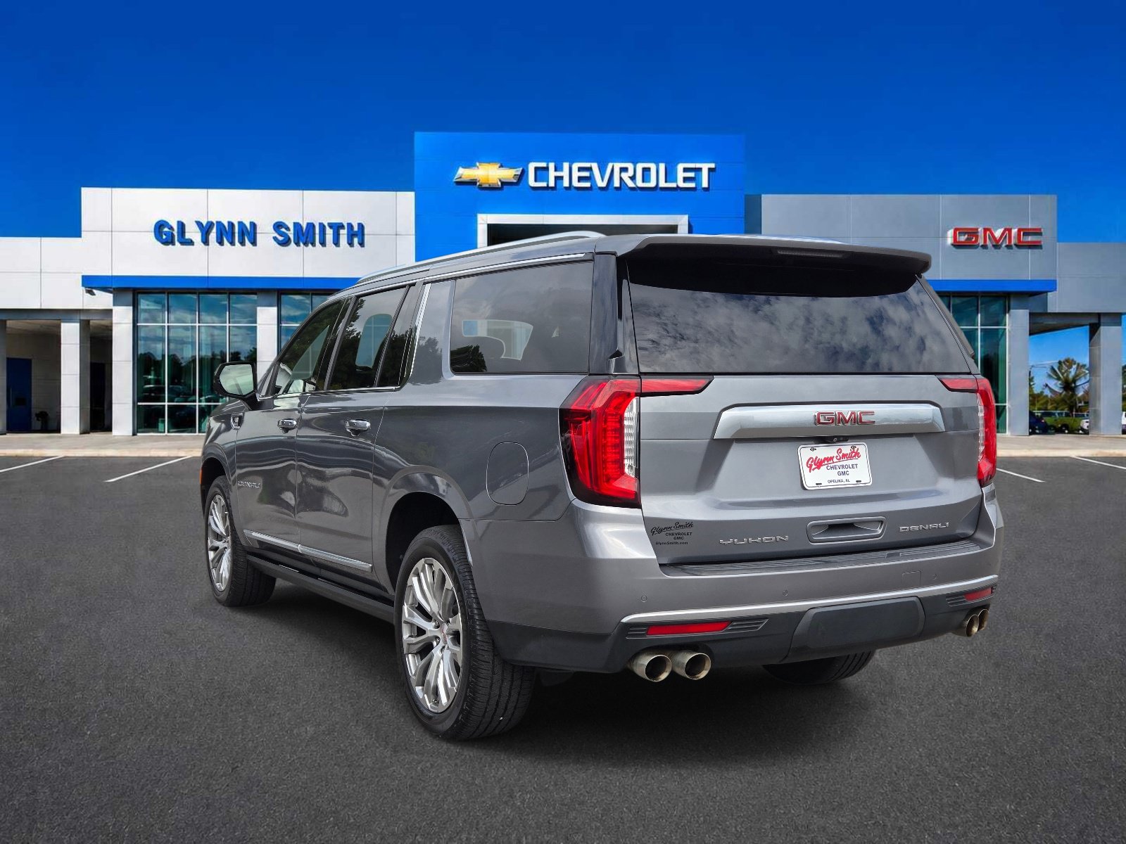 Used 2022 GMC Yukon XL Denali w/ Denali Premium Package AWD/4WD image 11