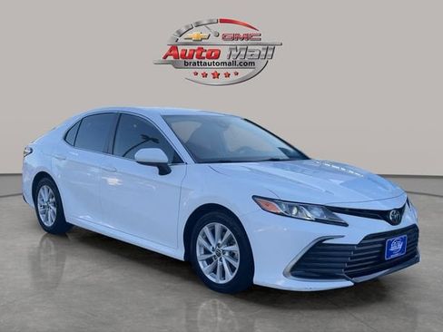 Used 2022 Toyota Camry LE image 7