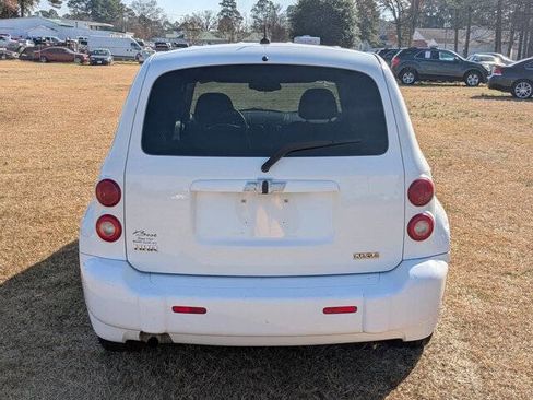 Used 2010 Chevrolet HHR LS image 4