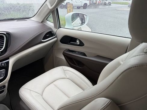 Used 2021 Chrysler Pacifica Touring-L w/ Premium & Safety Sphere Group FWD image 37
