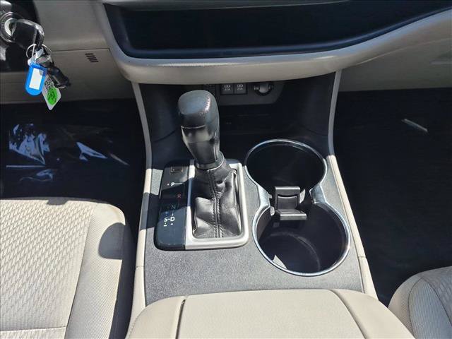 Used 2017 Toyota Highlander LE FWD image 12