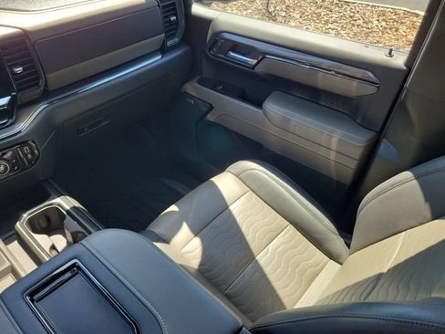 Certified 2022 Chevrolet Silverado 1500 ZR2 w/ Technology Package AWD/4WD image 15