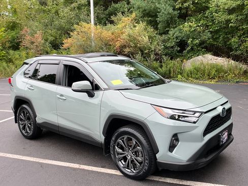 Used 2023 Toyota RAV4 XLE Premium AWD/4WD image 7