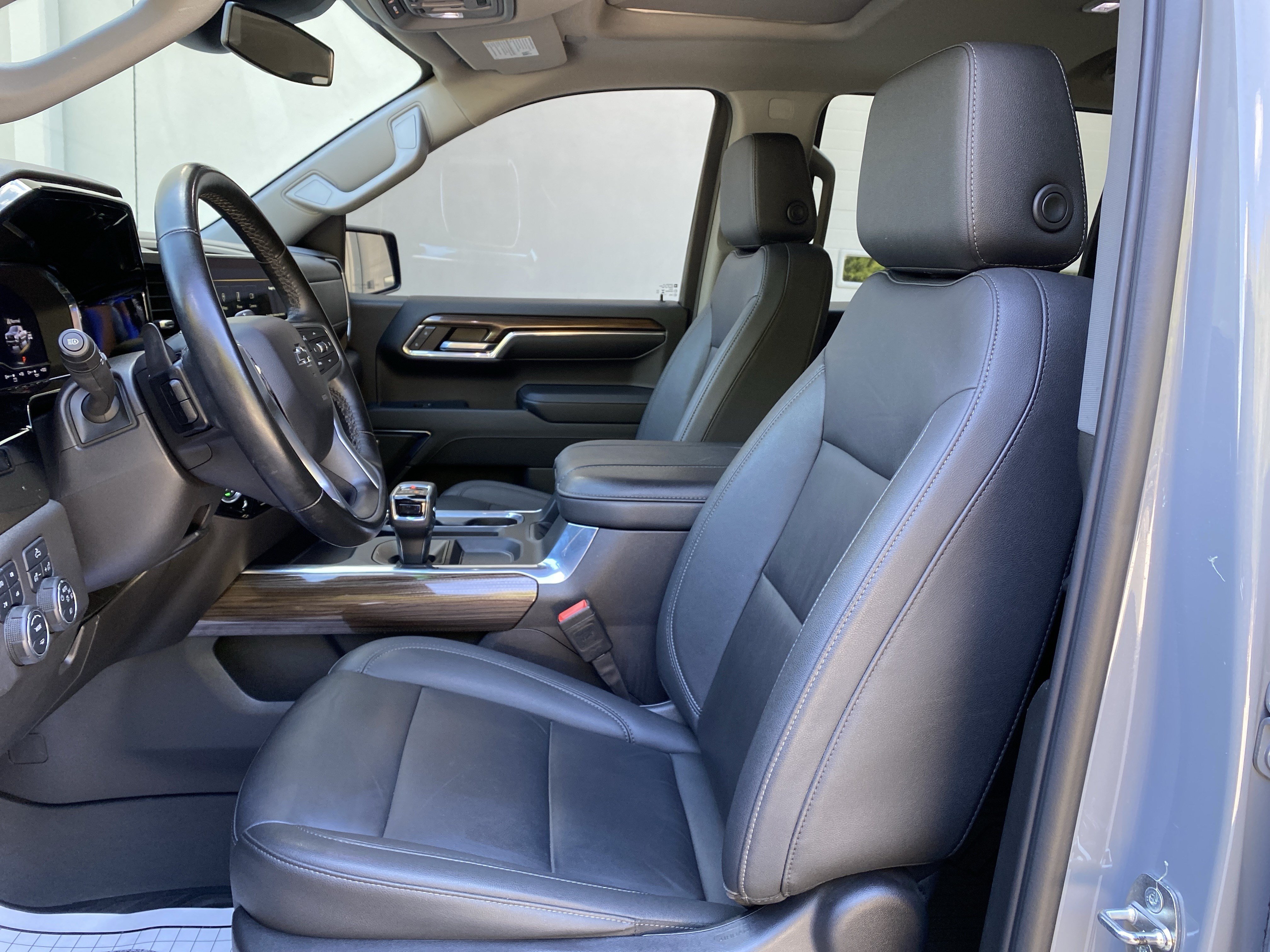 Used 2024 Chevrolet Silverado 1500 LT Trail Boss w/ Convenience Package II AWD/4WD image 17