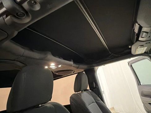 Used 2020 Jeep Wrangler Sport AWD/4WD image 17