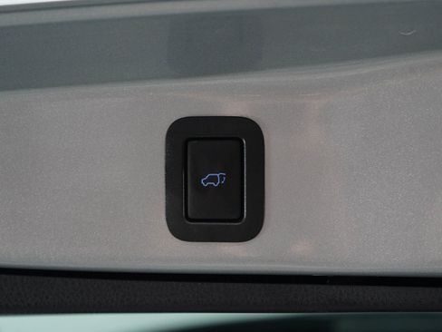 Used 2018 Toyota Highlander XLE AWD/4WD image 18