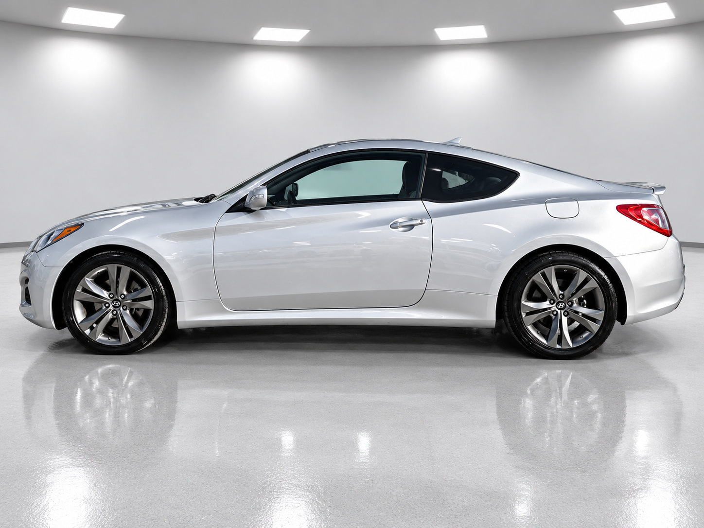 Used 2011 Hyundai Genesis 2.0T RWD image 4