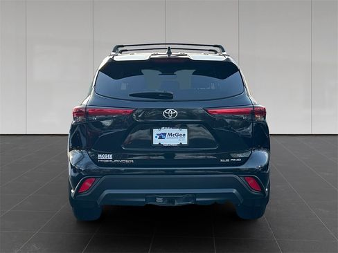 Used 2023 Toyota Highlander XLE image 4