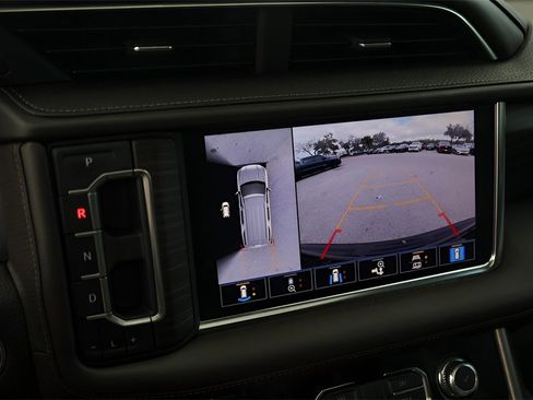 Used 2021 GMC Yukon Denali w/ Denali Premium Package image 20