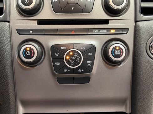 Used 2018 Ford Taurus SEL image 16