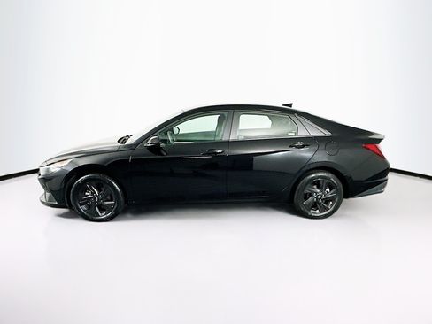 Used 2023 Hyundai Elantra SEL FWD image 4