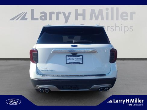 Used 2020 Ford Explorer Platinum w/ Premium Technology Package image 4