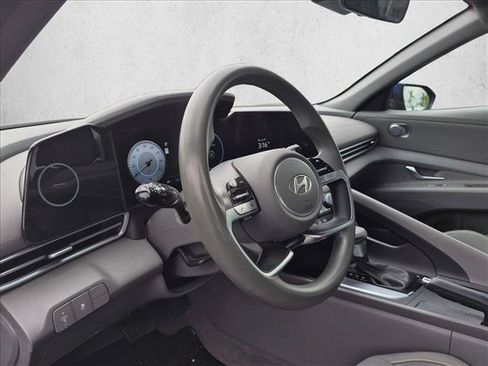 Used 2024 Hyundai Elantra SEL FWD image 9