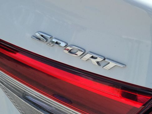 Used 2022 Honda Civic Sport image 8
