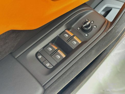 Used 2024 Lamborghini Urus S AWD/4WD image 16