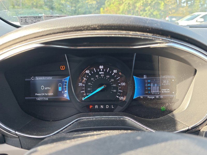 Used 2017 Ford Fusion SE FWD image 11
