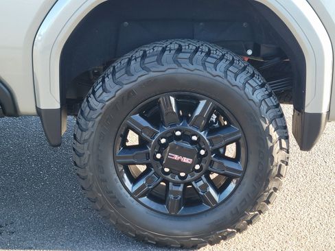 Used 2025 GMC Sierra 3500 AT4 w/ AT4 Premium Plus Package image 16