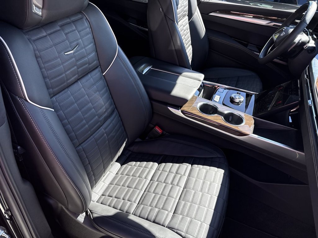 Certified 2026 Cadillac Escalade ESV Platinum Luxury AWD/4WD image 29