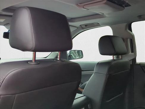 Used 2019 Chevrolet Suburban Premier image 16