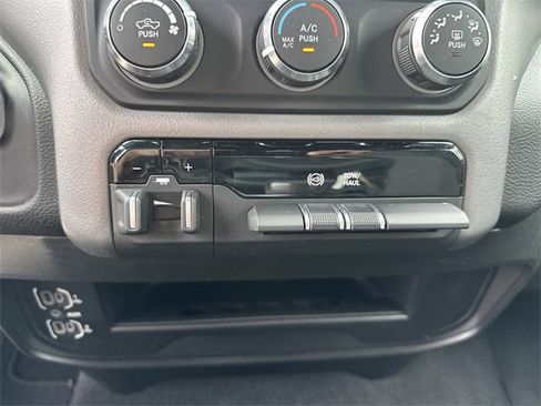 Used 2024 RAM 3500 Big Horn image 31