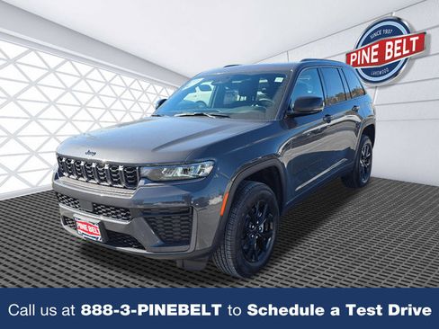 New 2026 Jeep Grand Cherokee Laredo image 1