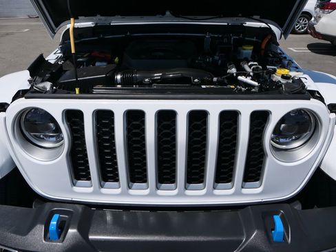 Used 2023 Jeep Wrangler Unlimited Sahara w/ Cold Weather Group AWD/4WD image 27