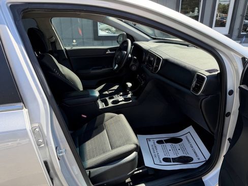 Used 2017 Kia Sportage LX w/ LX Popular Package FWD image 11