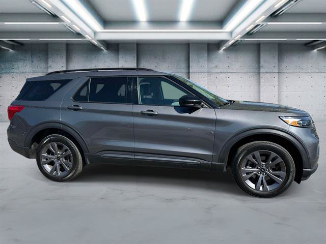 Used 2023 Ford Explorer XLT w/ Equipment Group 202A AWD/4WD image 3
