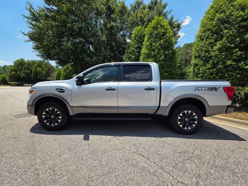 Used 2017 Nissan Titan PRO-4X AWD/4WD image 2