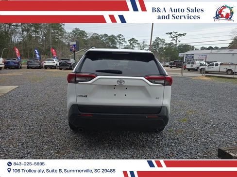 Used 2019 Toyota RAV4 LE FWD image 5