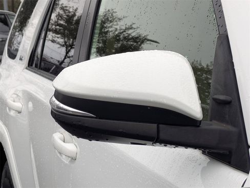 Used 2017 Toyota 4Runner SR5 Premium image 13