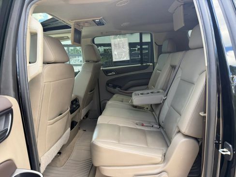 Used 2020 Chevrolet Suburban Premier AWD/4WD image 38