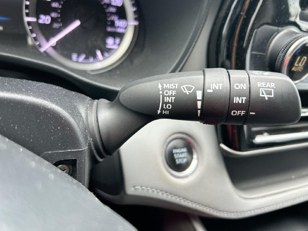 Used 2024 Toyota Highlander LE FWD image 19