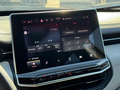 Used 2025 Jeep Compass Limited image 21