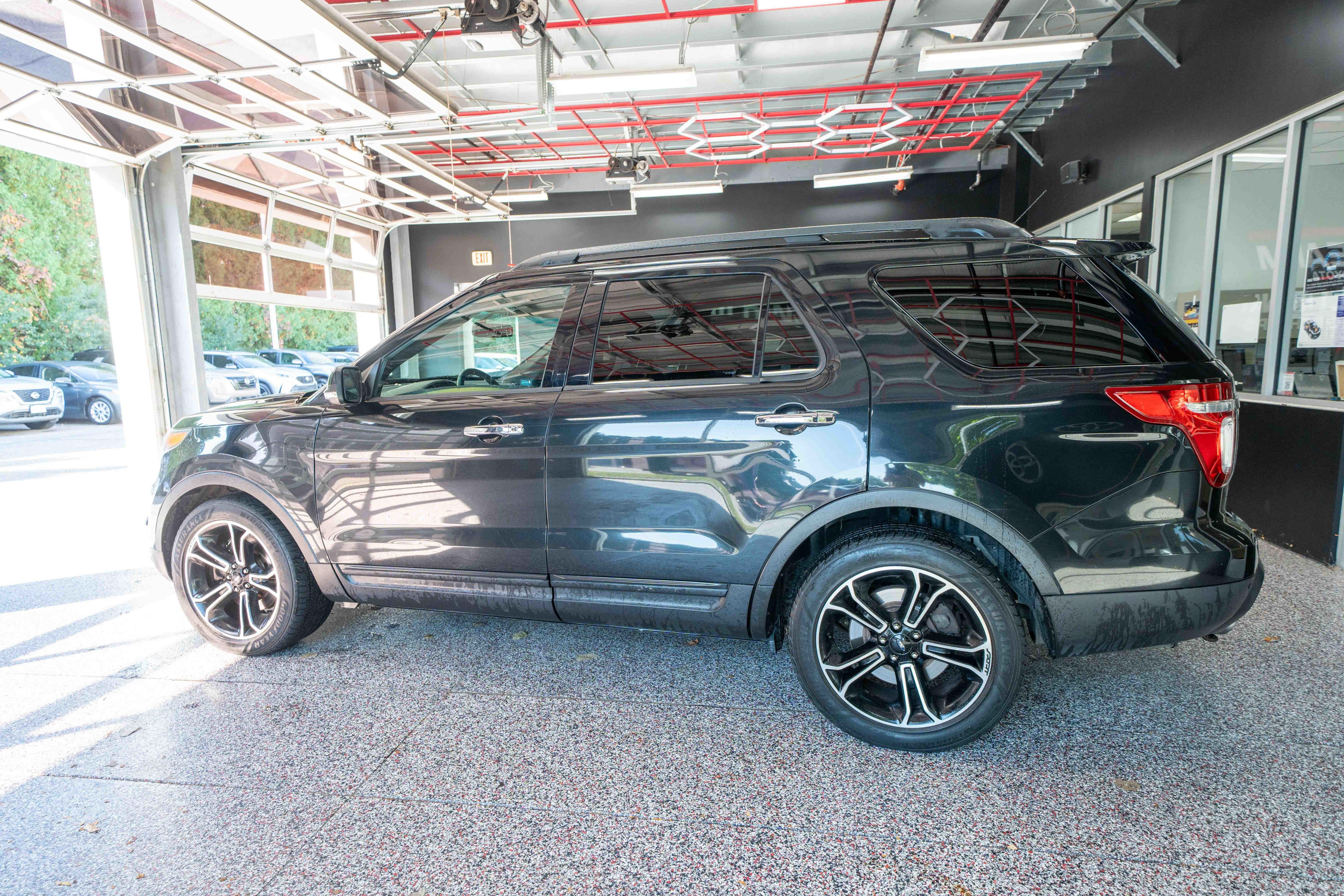 Used 2014 Ford Explorer Sport w/ Equipment Group 401A AWD/4WD image 2