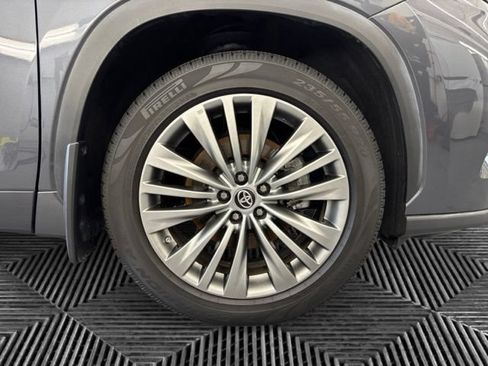 Used 2021 Toyota Highlander Limited AWD/4WD image 32