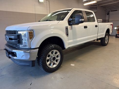 Used 2018 Ford F250 XL w/ Power Equipment Group AWD/4WD image 3