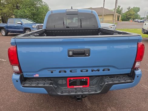 Certified 2019 Toyota Tacoma TRD Sport AWD/4WD image 4