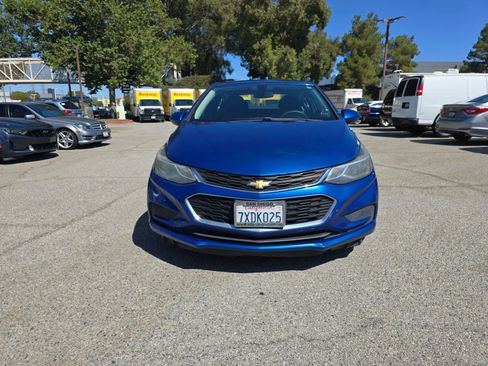 Used 2017 Chevrolet Cruze LT w/ Convenience Package image 3
