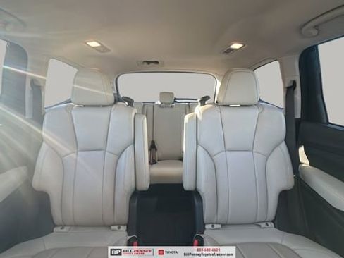 Used 2022 Subaru Ascent Limited image 17