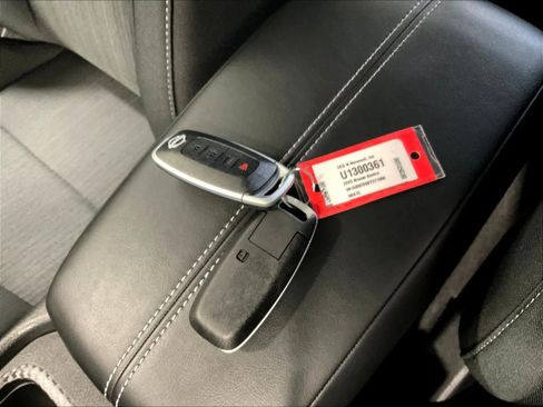 Certified 2025 Nissan Sentra SV image 30