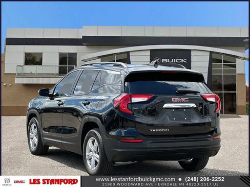 Used 2023 GMC Terrain SLE w/ Driver Convenience Package FWD image 4