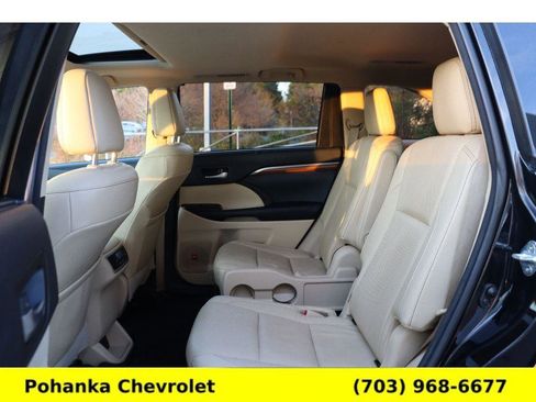 Used 2017 Toyota Highlander Limited image 27