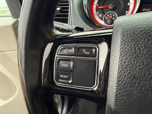 Used 2019 Dodge Grand Caravan SXT image 23